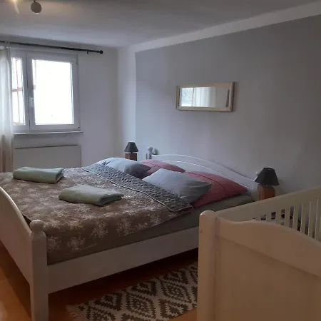 Ferienwohnung-Hallebach Zell an der Mosel Exterior photo